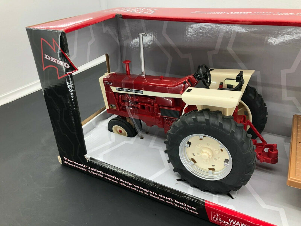 IH Farmall 1206 w/ Hay Wagon & Bales 1/16