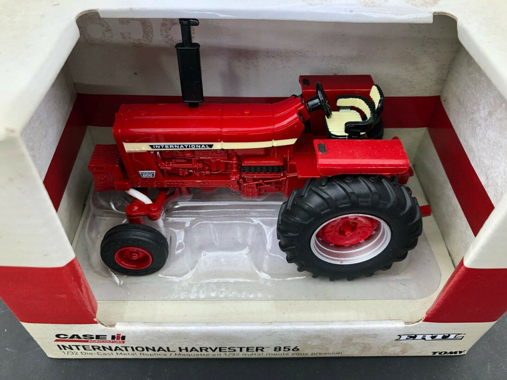 IH Farmall 856 Tractor 1/32